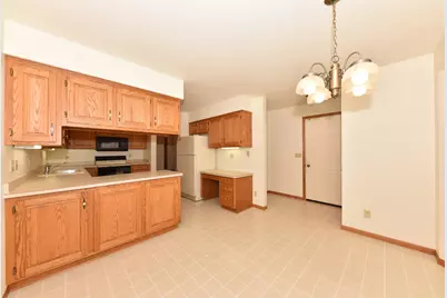 1322  Hidden Fields Dr, West Bend, WI 53095 - Photo 8
