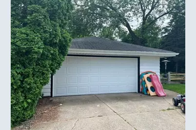 5131 W Willow Rd, Milwaukee, WI 53223 - Photo 16