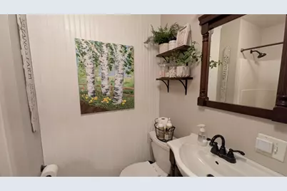 W170N9325  Woodlawn Dr, Menomonee Falls, WI 53051 - Photo 16