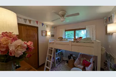 W170N9325  Woodlawn Dr, Menomonee Falls, WI 53051 - Photo 14