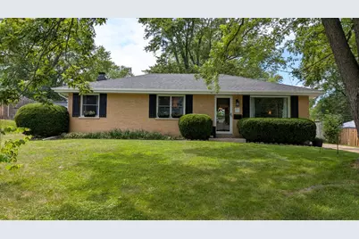 W170N9325  Woodlawn Dr, Menomonee Falls, WI 53051 - Photo 1