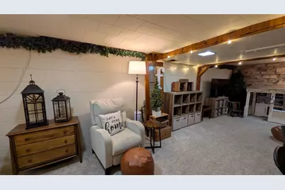 W170N9325  Woodlawn Dr, Menomonee Falls, WI 53051 - Photo 18