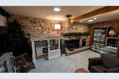 W170N9325  Woodlawn Dr, Menomonee Falls, WI 53051 - Photo 20