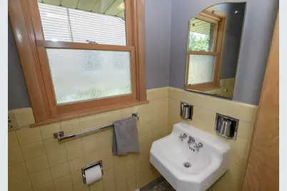 7642 W Honey Creek Pkwy, West Allis, WI 53219 - Photo 16