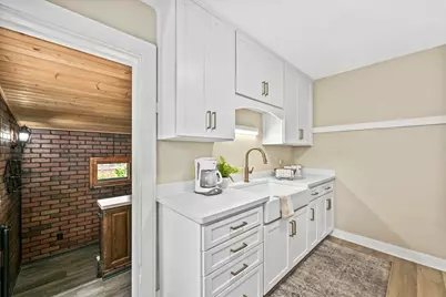 11510 W Wisconsin Ave, Wauwatosa, WI 53226 - Photo 10