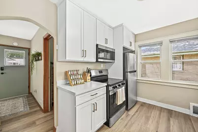 11510 W Wisconsin Ave, Wauwatosa, WI 53226 - Photo 8