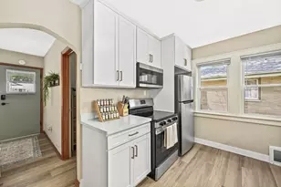 11510 W Wisconsin Ave, Wauwatosa, WI 53226 - Photo 8