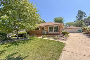W152N8310 Elm Ln, Menomonee Falls, WI 53051 - Photo 2