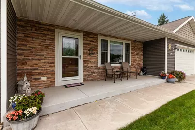 869  Spruce St, Hartford, WI 53027 - Photo 4