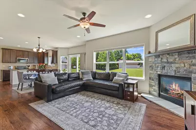 10055 S Chelsea Lee Rd, Oak Creek, WI 53154 - Photo 6