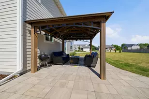 1079 Winterberry Ln, Grafton, WI 53024 - Photo 36