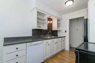 17701 W Rogers Dr, New Berlin, WI 53146 - Photo 10