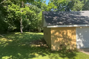 W297N2968 Oakwood Grove Rd, Delafield, WI 53072 - Photo 4