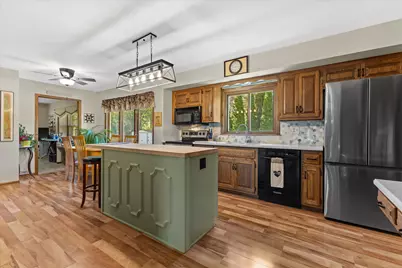 901 E Roberta Ave, Waukesha, WI 53186 - Photo 8