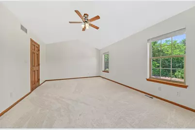 13575 W Foxwood Ct, New Berlin, WI 53151 - Photo 22