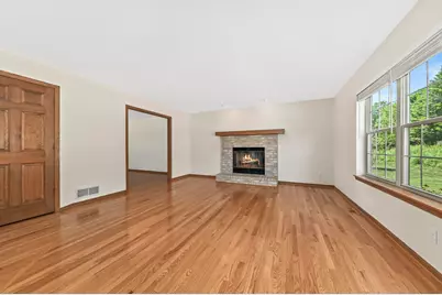 13575 W Foxwood Ct, New Berlin, WI 53151 - Photo 10