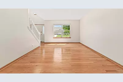 13575 W Foxwood Ct, New Berlin, WI 53151 - Photo 6
