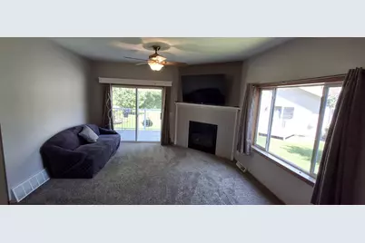 708  Riverview Ct, Jefferson, WI 53549 - Photo 4