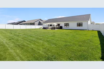 1120  Crockett Dr, Holmen, WI 54636 - Photo 24