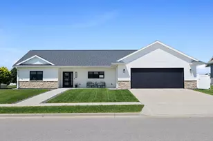 1120 Crockett Dr, Holmen, WI 54636 - Photo 1