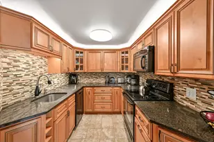 1633 N Prospect Ave, Milwaukee, WI 53202 - Photo 10