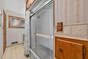 6527 S 18th St, Milwaukee, WI 53221 - Photo 14