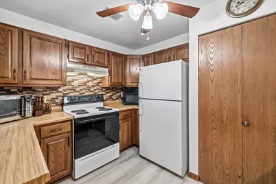 1755  Parknoll Ln #4, Port Washington, WI 53074 - Photo 8