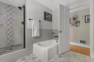 2537 N 84th St, Wauwatosa, WI 53226 - Photo 14
