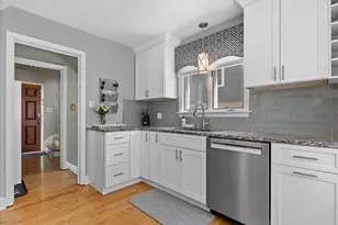 2537 N 84th St, Wauwatosa, WI 53226 - Photo 6