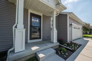 225 Acadia Ave, Hartford, WI 53027 - Photo 2