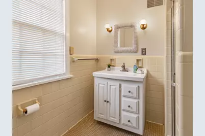 7307 N Bridge Ln, Fox Point, WI 53217 - Photo 38