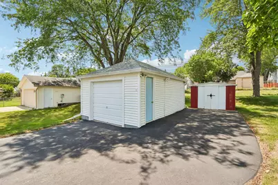 2879 S 91st St, West Allis, WI 53227 - Photo 26
