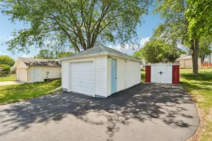2879 S 91st St, West Allis, WI 53227 - Photo 26