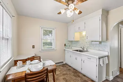 2879 S 91st St, West Allis, WI 53227 - Photo 4