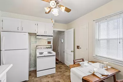 2879 S 91st St, West Allis, WI 53227 - Photo 10
