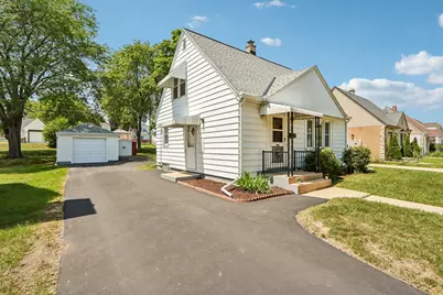 2879 S 91st St, West Allis, WI 53227 - Photo 6