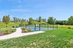 N17W26422 Meadowgrass Circle, Pewaukee, WI 53072 - Photo 4