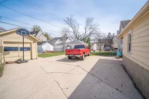 2172 S 84th St, West Allis, WI 53227 - Photo 22