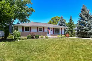5647 S Lorene Ave, Milwaukee, WI 53221 - Photo 2