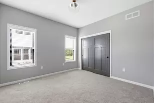10163 S Woodside Ct, Franklin, WI 53132 - Photo 34