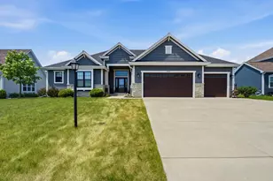 10163 S Woodside Ct, Franklin, WI 53132 - Photo 1