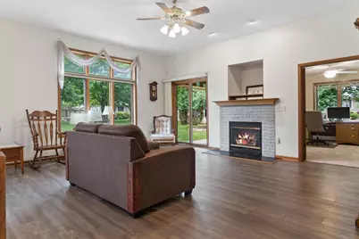 W240N2365 E Parkway Meadow Cir #A, Pewaukee, WI 53072 - Photo 4
