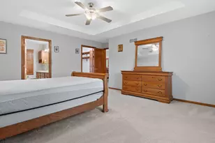 W240N2365 E Parkway Meadow Cir, Pewaukee, WI 53072 - Photo 16