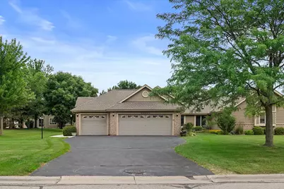 W240N2365 E Parkway Meadow Cir #A, Pewaukee, WI 53072 - Photo 2