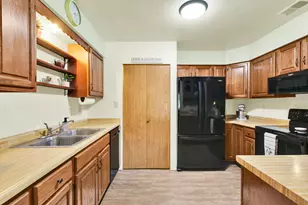 1849 Parknoll Ln, Port Washington, WI 53074 - Photo 6