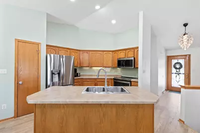 7116 W Carpenter Ave, Greenfield, WI 53220 - Photo 4