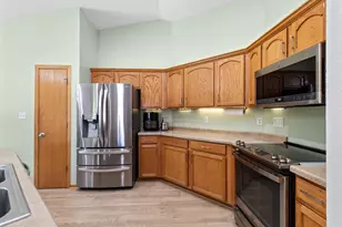 7116 W Carpenter Ave, Greenfield, WI 53220 - Photo 6