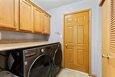 7116 W Carpenter Ave, Greenfield, WI 53220 - Photo 16