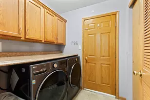 7116 W Carpenter Ave, Greenfield, WI 53220 - Photo 16