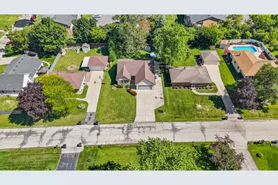 7116 W Carpenter Ave, Greenfield, WI 53220 - Photo 32